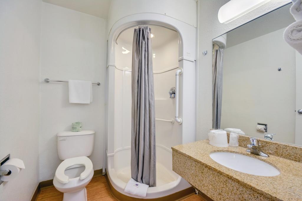 Rodeway Inn Tillmans Corner Kamer foto