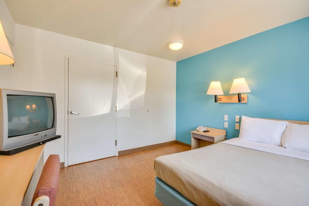 Rodeway Inn Tillmans Corner Buitenkant foto