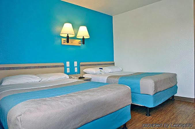 Rodeway Inn Tillmans Corner Buitenkant foto
