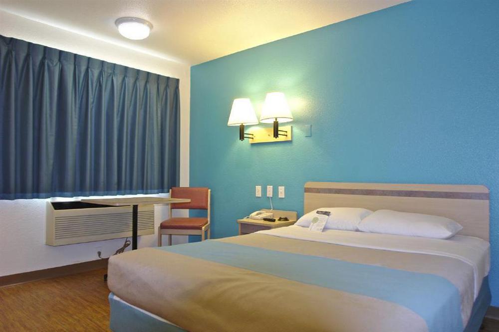 Rodeway Inn Tillmans Corner Kamer foto