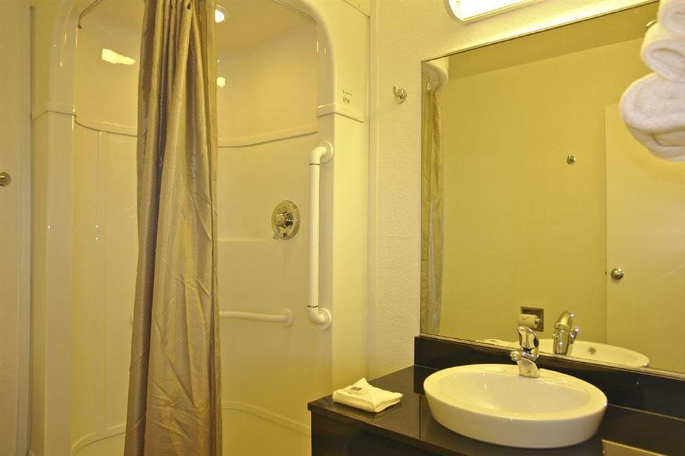 Rodeway Inn Tillmans Corner Kamer foto